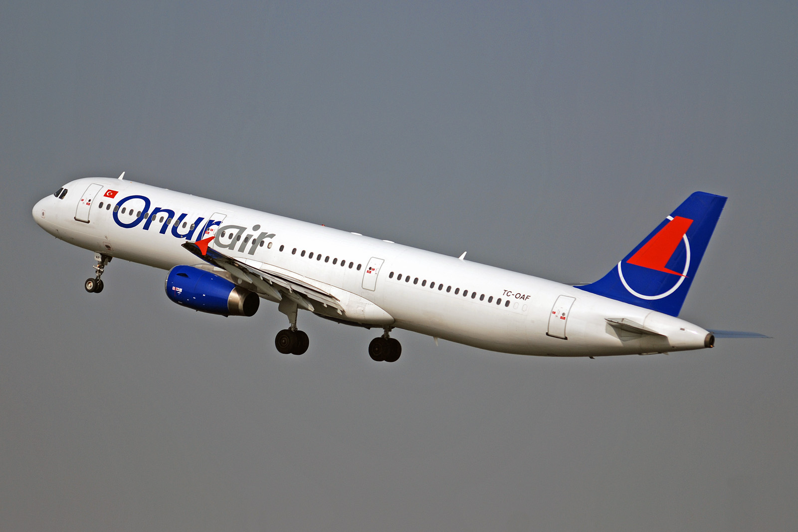 Самолет турецкой авиакомпании Onur Air экстренно сел в Волгограде