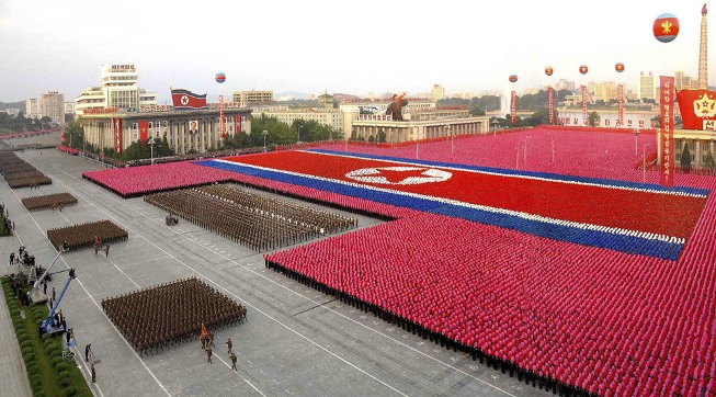 http://tourdream.net/wp-content/uploads/2012/01/2012-01-04_05_North-Korea-Military-Parade.jpg